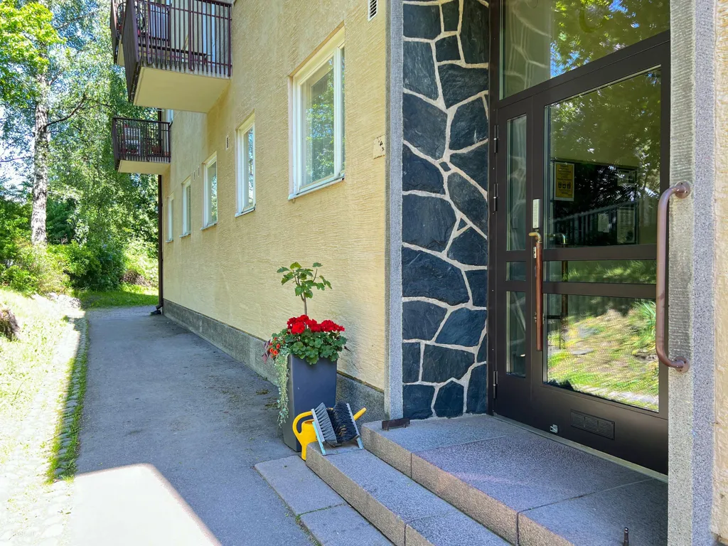 Hallway - Upper Floor Apartment with Balcony in Toukola, Helsinki