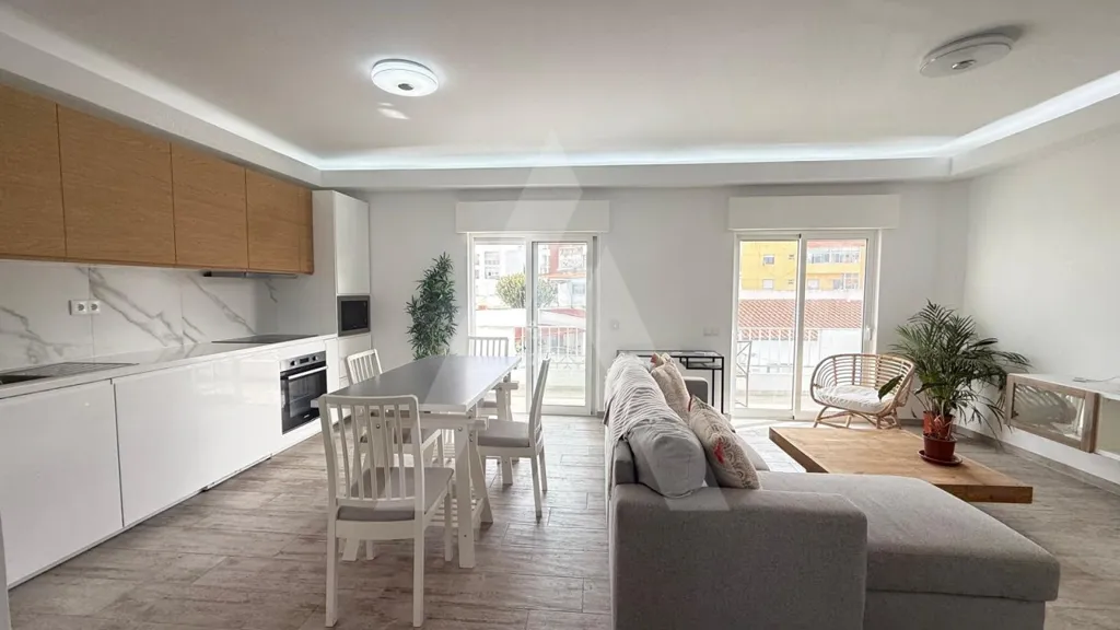Cuisine - Remodelled T2 with Two Frontages in Quarteira