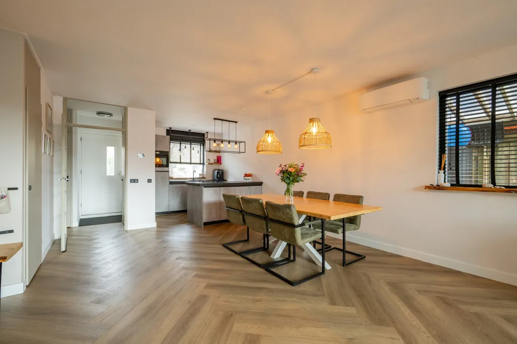 Söögituba - Modernised Corner House with Garden in Leerdam