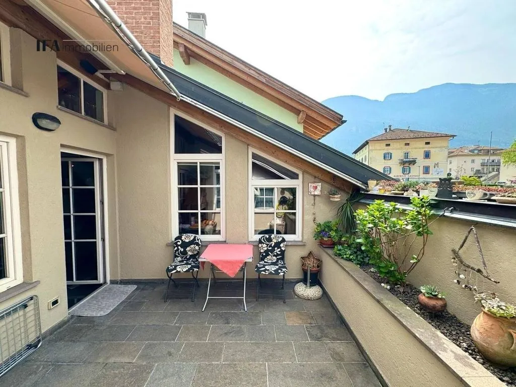 Terrasse - Luxury 2-Bedroom Apartment with Balcony in Neumarkt