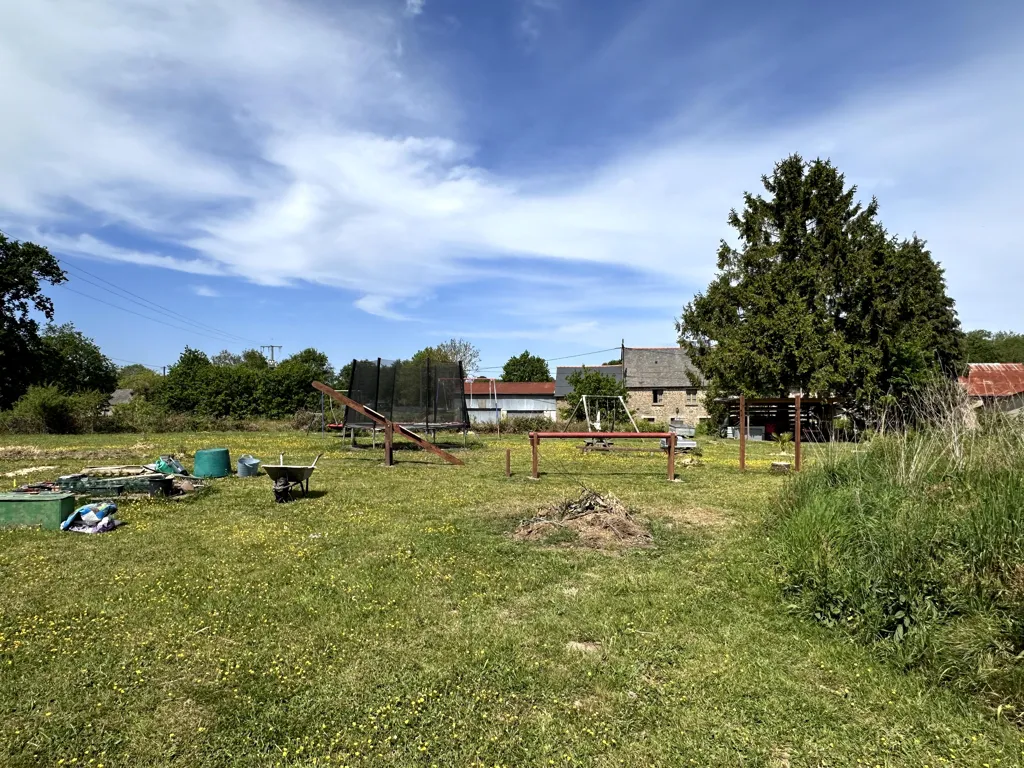 Jardin - Maison de Plain-Pied avec Jardin à Saint-Marcan