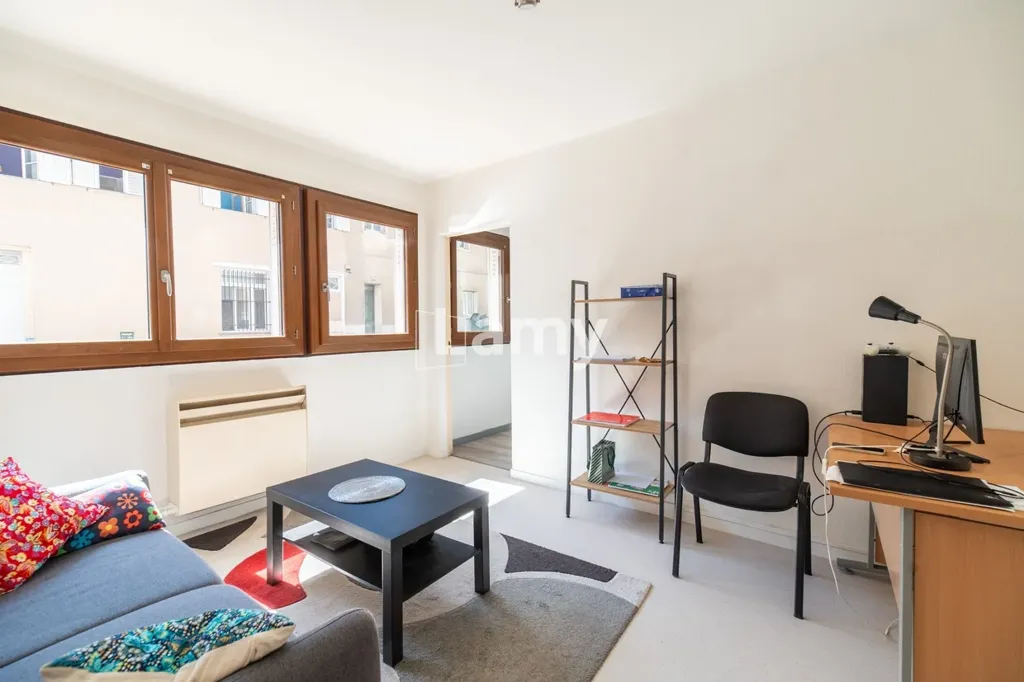 Séjour - Appartement Rénové avec Garage à Limoges