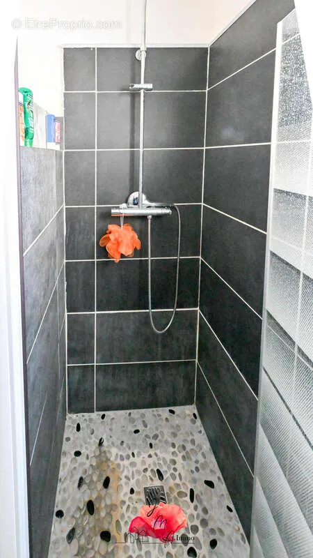 Salles de bain - Appartement en Hyper-centre avec Garage à la Place des Halles
