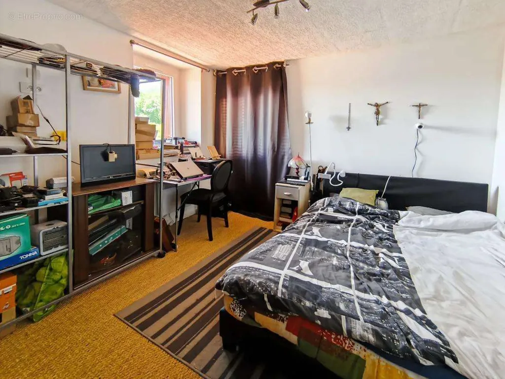 Chambres - Appartement T3 avec Parking à Decazeville