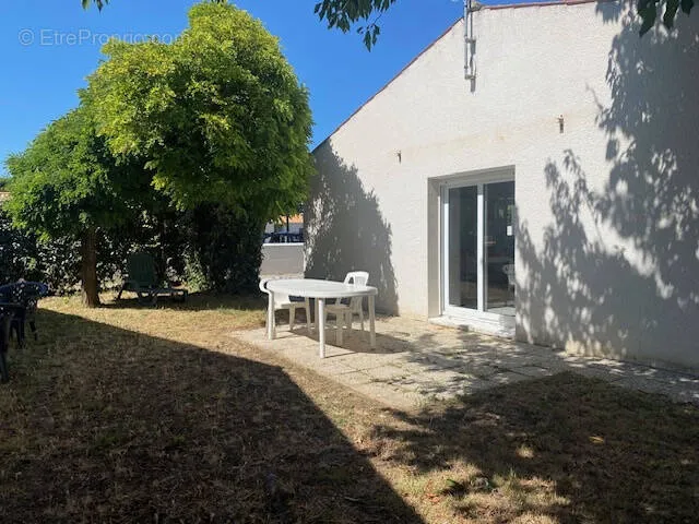 Jardin - Maison de Plain-Pied avec Terrasse près de la Plage
