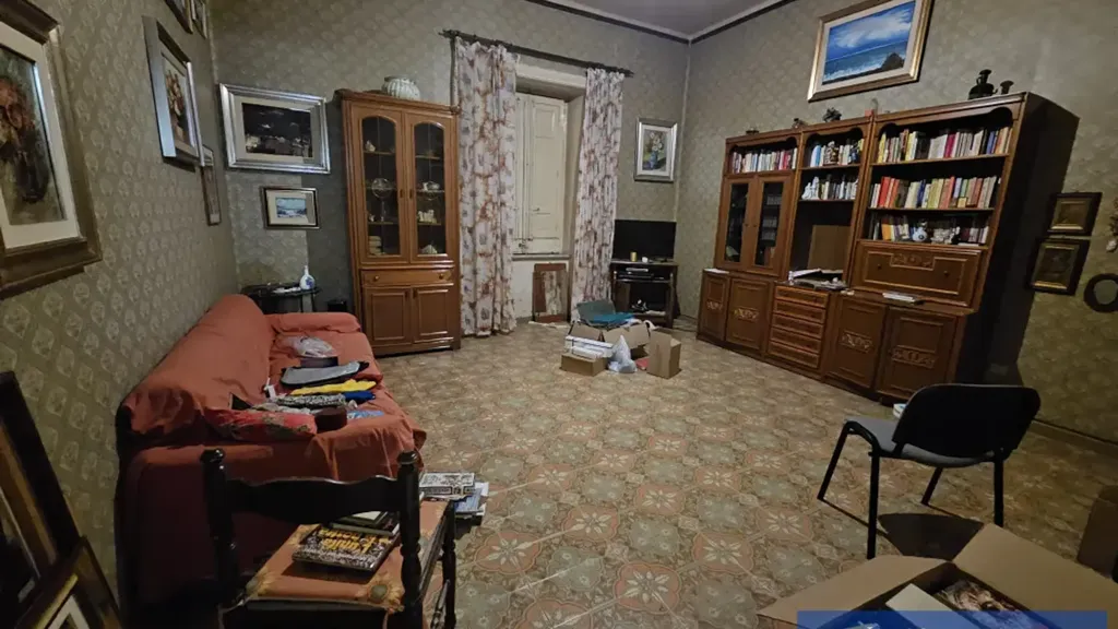Kabinet - Ground Floor Apartment with Parking in Enna