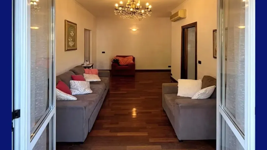Esik - Modernised Apartment with Balcony in Milan