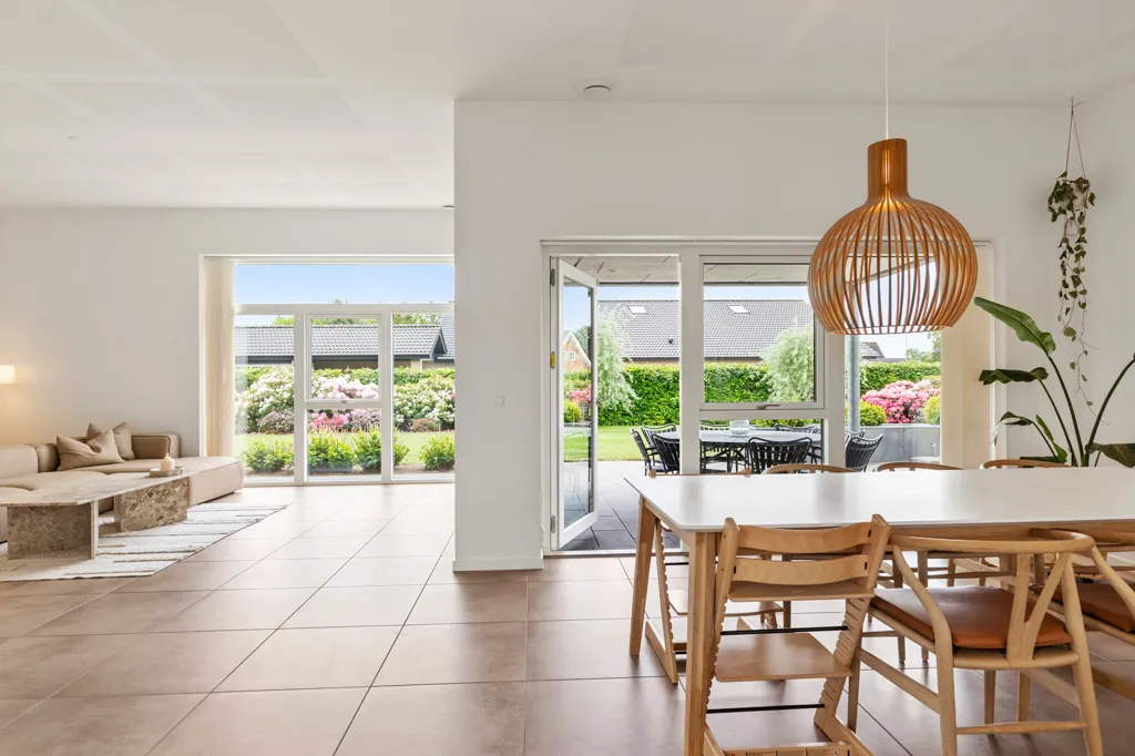 Salle à manger - Modern Villa with Large Garden in Aabybro