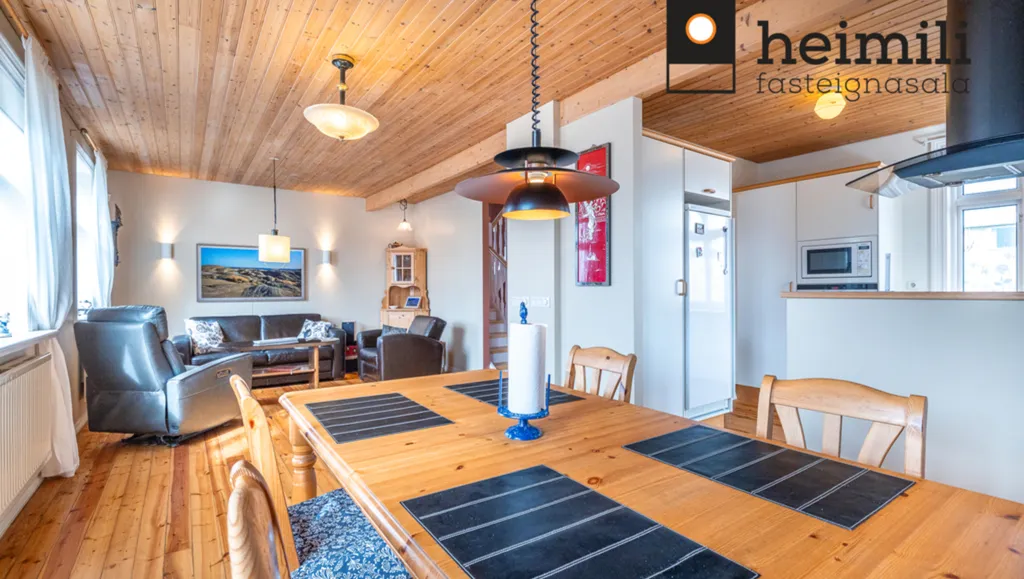 Söögituba - Detached House with Large Garage in Hafnarfjörður