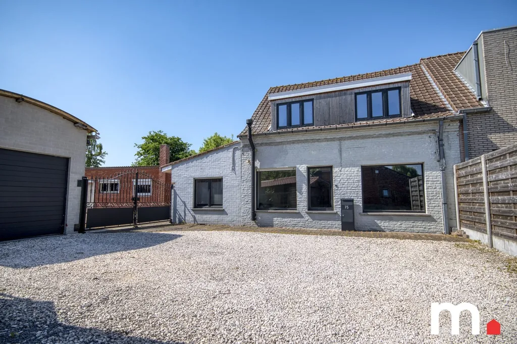 Extérieur - Maison Charmante avec Grand Jardin à Lendelede