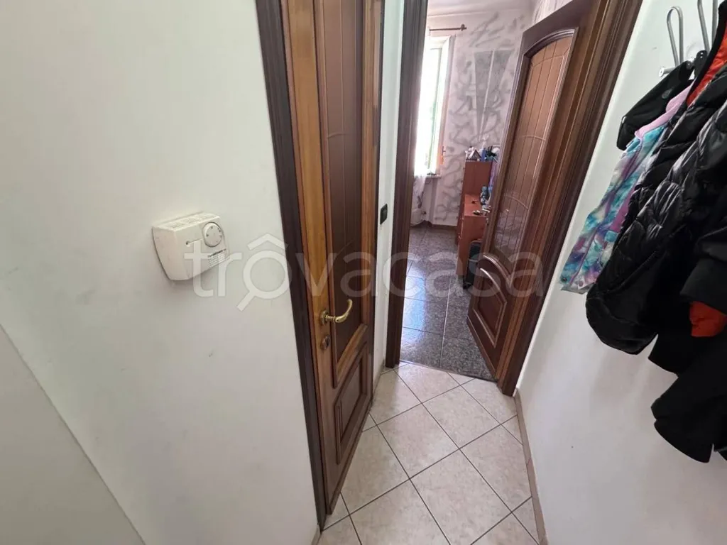 Entrée - Rearranged Flat with Balcony in Turin