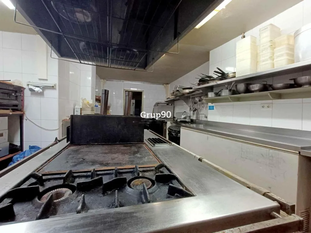 Kitchen - Restaurant for Rent with Terrace in Lleida