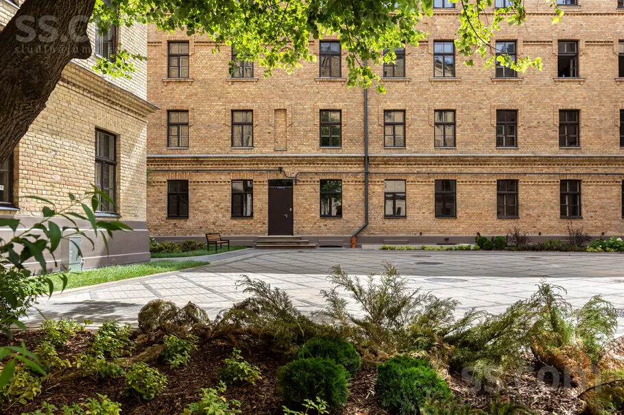 Jardin - Renovated Apartment with Garden in Riga Centre