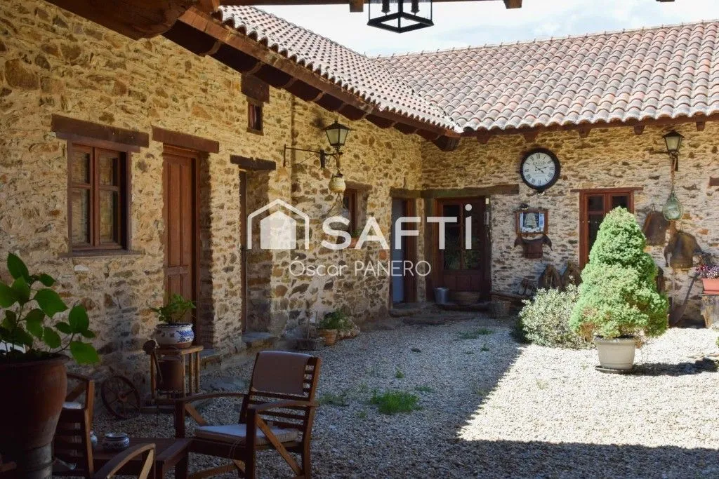 Giardino - Operational Rural Complex in Santa María de Ordás