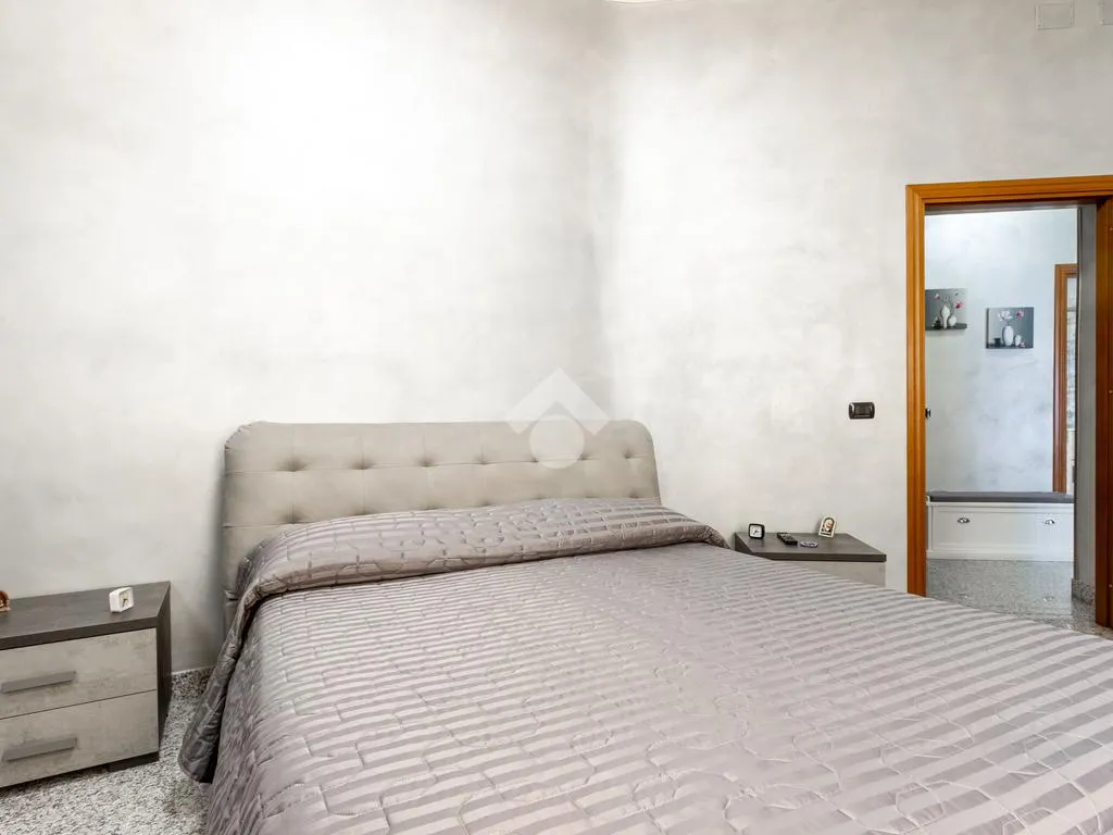 Chambres - 3-Room Apartment with Double Exposure in Rome