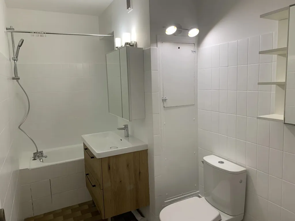 Bagni - Spacious Studio with Balcony in Rue d'Aulnay
