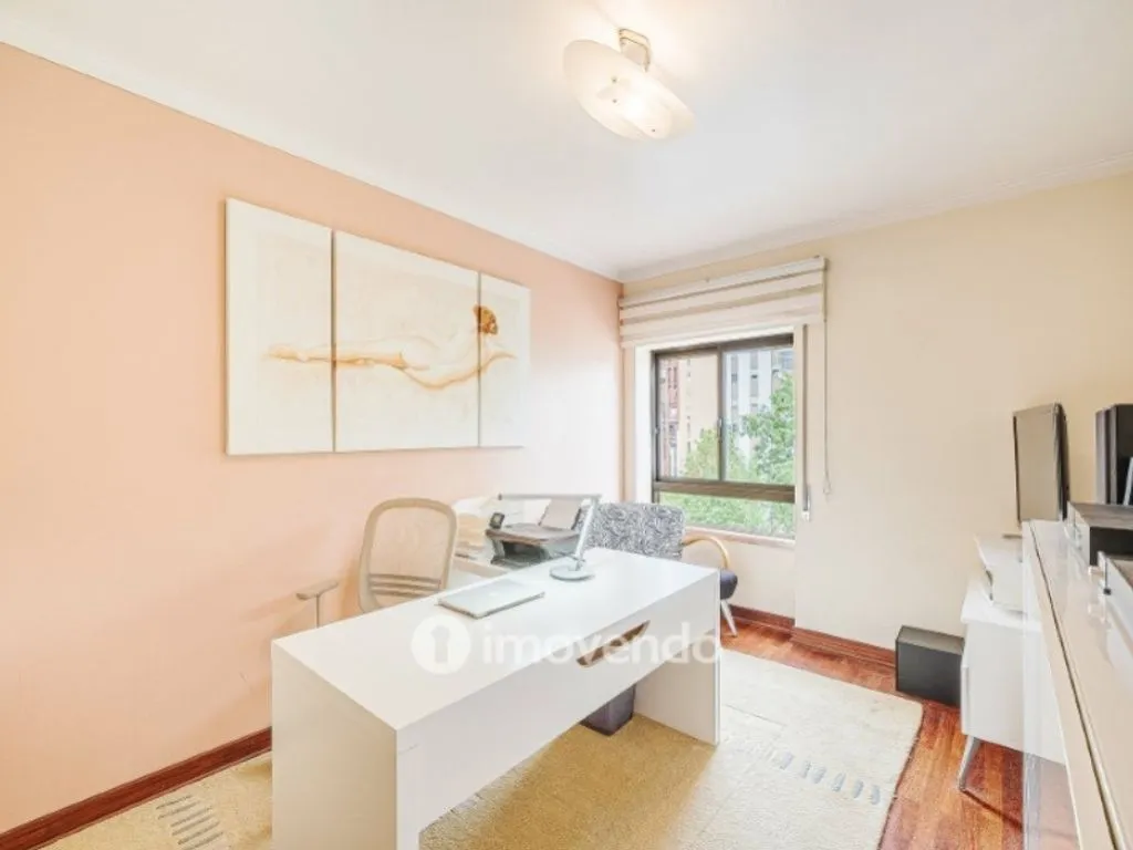 Bureau - Luxury Flat with Fireplaces in Almada