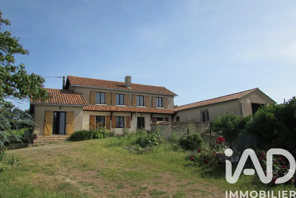 Extérieur - Maison de Campagne avec Vue Dégagée à Berrie