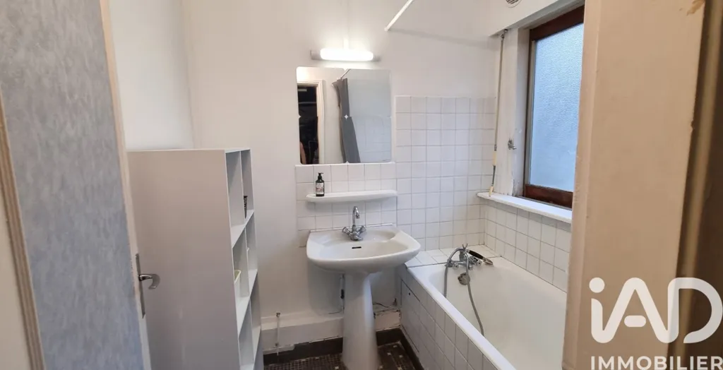 Vannitoad - 3-Piece Flat with Renovation Potential in Leclerc Avenue
