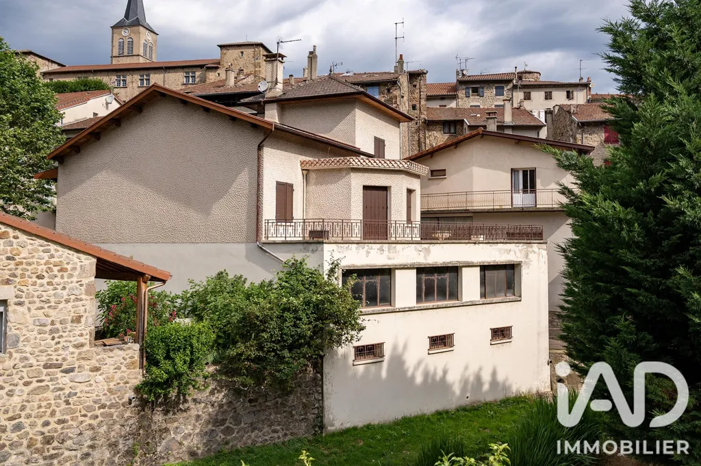 Extérieur - Maison de Caractère avec Terrasse à Satillieu