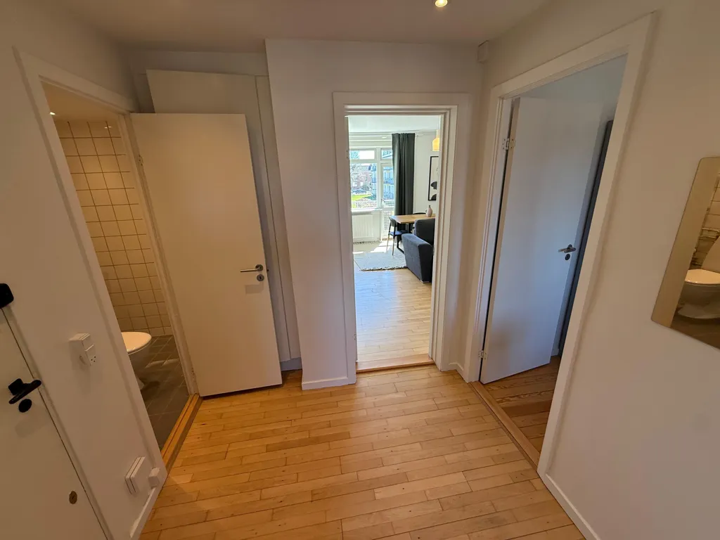 Esik - Private Room in Shared Apartment, Hyltebjerg Allé