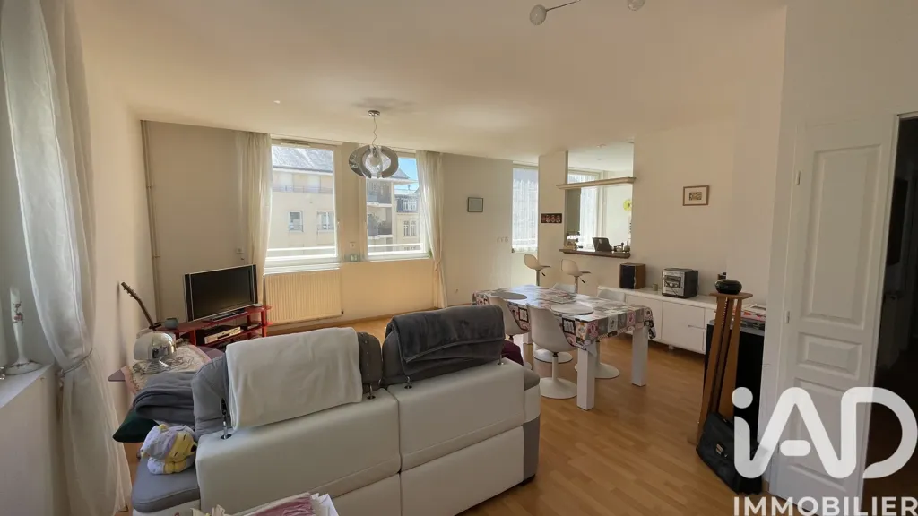 Living Room - Secure T3 Apartment with Parking in Le Mans