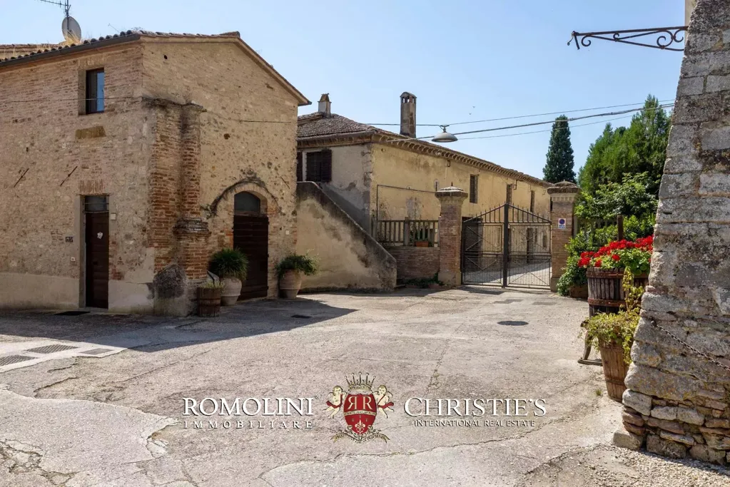 Aed - Historic Estate with Castle in Umbria