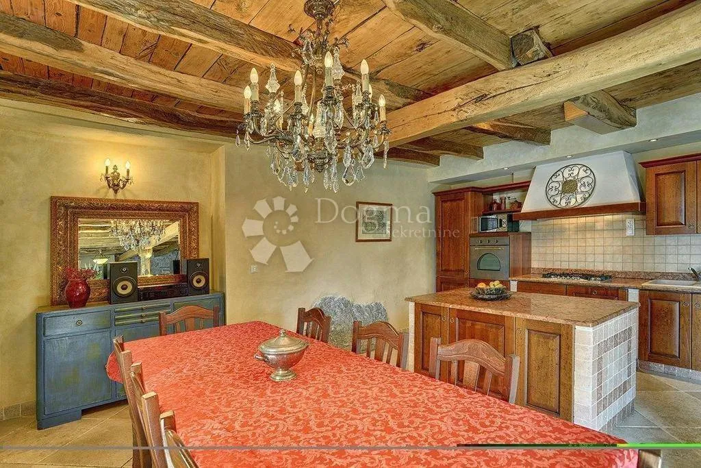 Salle à manger - Historic Stone House with Pool in Lupoglav