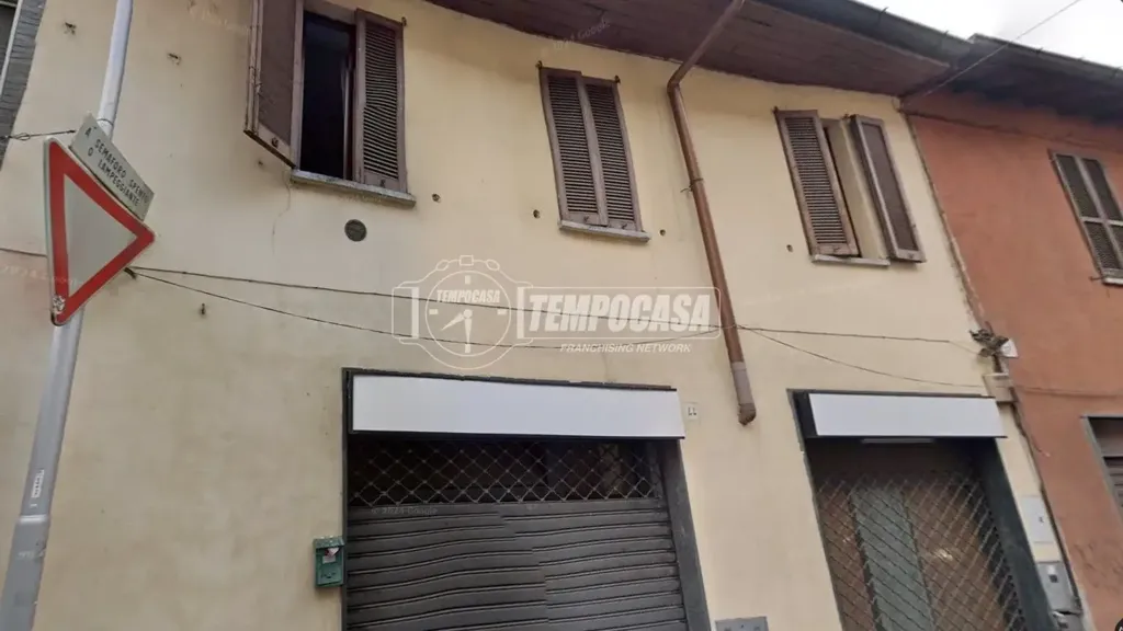 Esterno - Rustic-Style Flat with Balcony in Cerro Maggiore