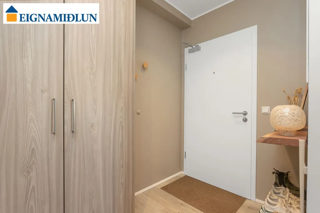 Ingresso - Two-Bedroom Apartment with Customised Features in Reykjavik