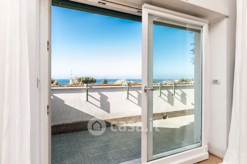 Rõdu - Penthouse with Panoramic Terraces in Genoa