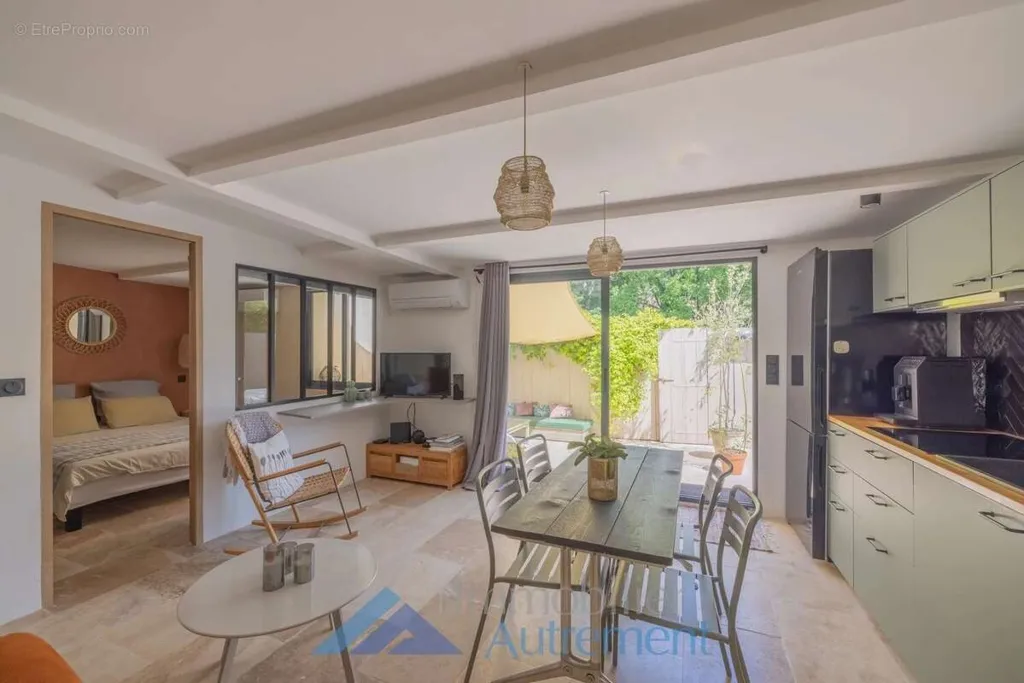 Köök - Charming Property with Pool in Puyricard