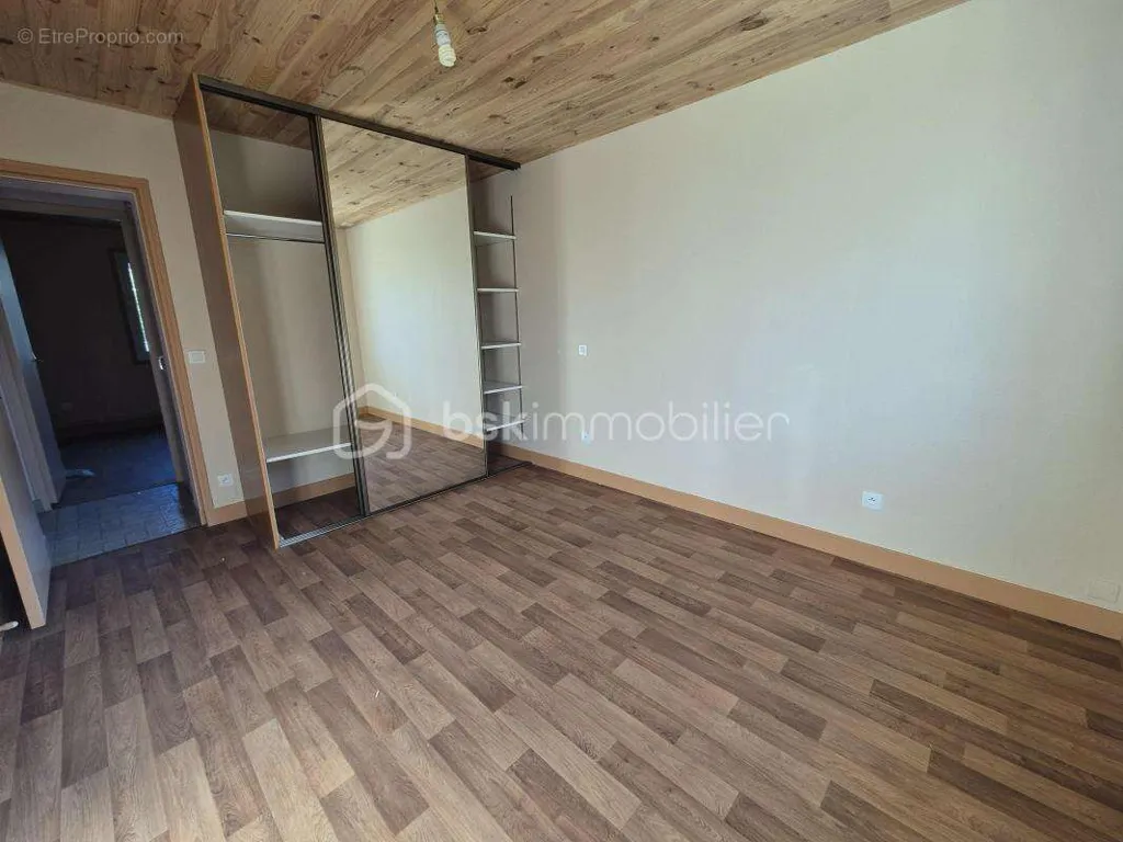 Pièces - Maison de Plain-Pied avec Balcon dans le Quartier Calme de Gien