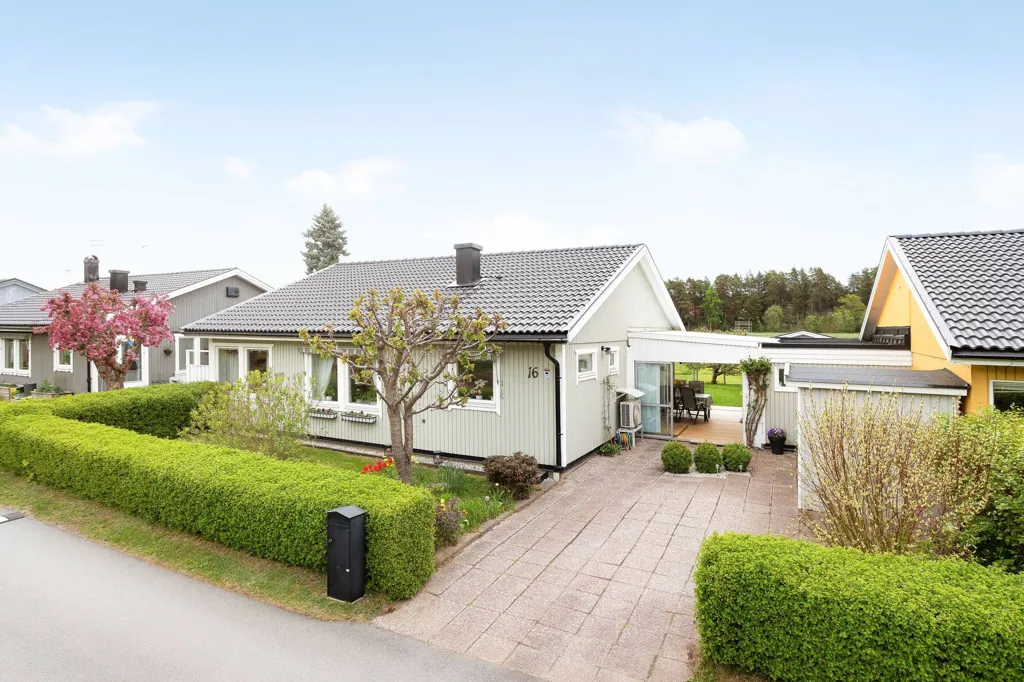 4-toaline maja asukohas Upplands-Bro kommun