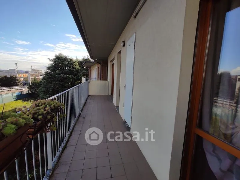 Balcon - Two-Level Apartment with Balcony in Bergamo