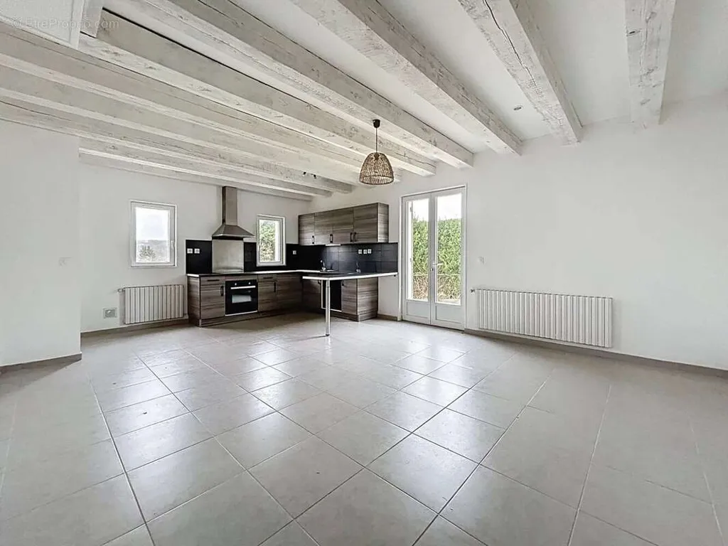 Séjour - Maison 5 pièces à Le Bugue