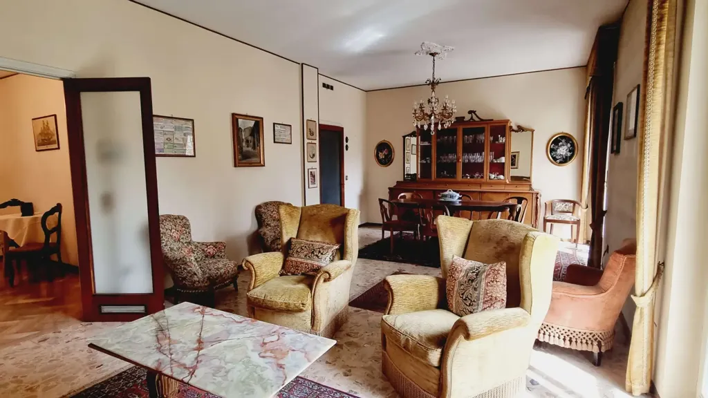 Séjour - Apartment with Balcony in Piacenza