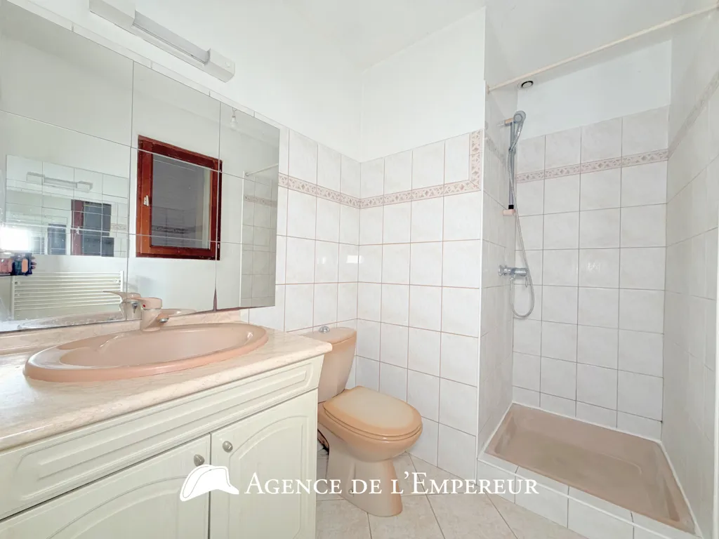 Salles de bain - Maison 7 Pièces avec Jardin à Rueil Malmaison