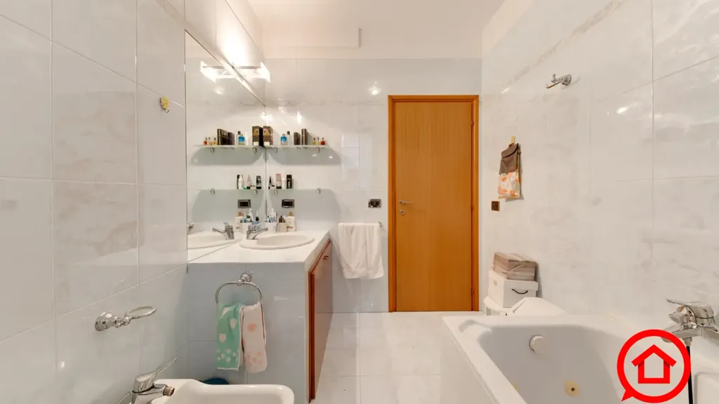 Salles de bain - Terraced Villa with Balcony in Cesena