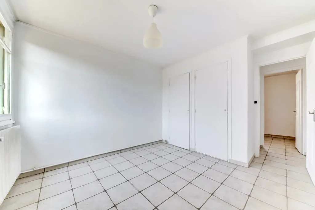 Toad - Renovated 4-Bed Flat with Balcony in Lyon 8
