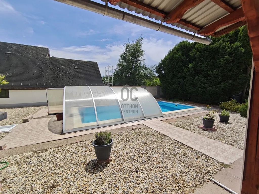 Piscina - Family House with River View in Mohács