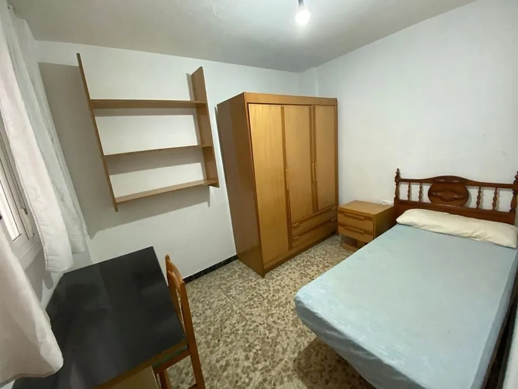 Chambres - Ample Student Flat with Terrace in Camino de Ronda