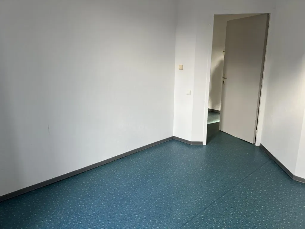 Pièces - Appartement Ensoleillé avec Ascenseur en Centre-Ville