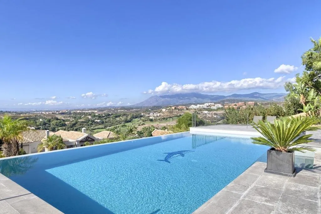 Piscine - Luxury Villa with Private Pool in Benahavís