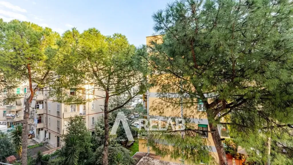 Jardin - Bright Trilocale with Balcony in Appio Claudio, Rome