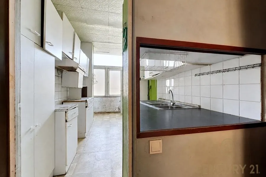 Köök - Bright 3-Bedroom Apartment in Schaerbeek