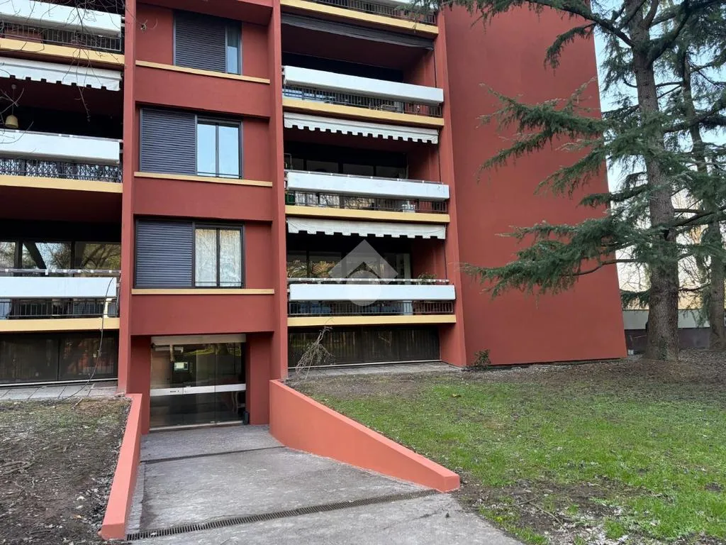 Extérieur - Bright 2-Bedroom Apartment with Balcony in Basiglio