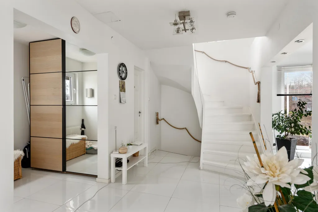 hallway_entrance