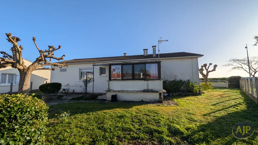 Garden - Charming House with Terrace in L'Aiguillon Sur Mer