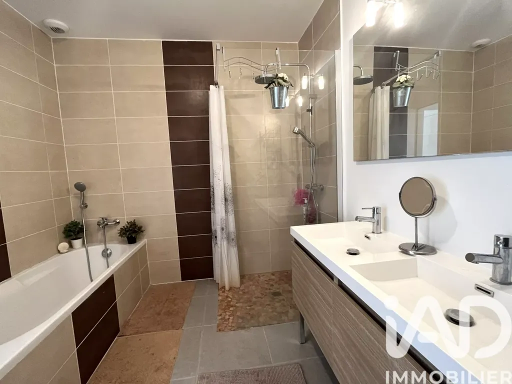Vannitoad - Flat-Roofed Villa with Pool Potential in Autignac